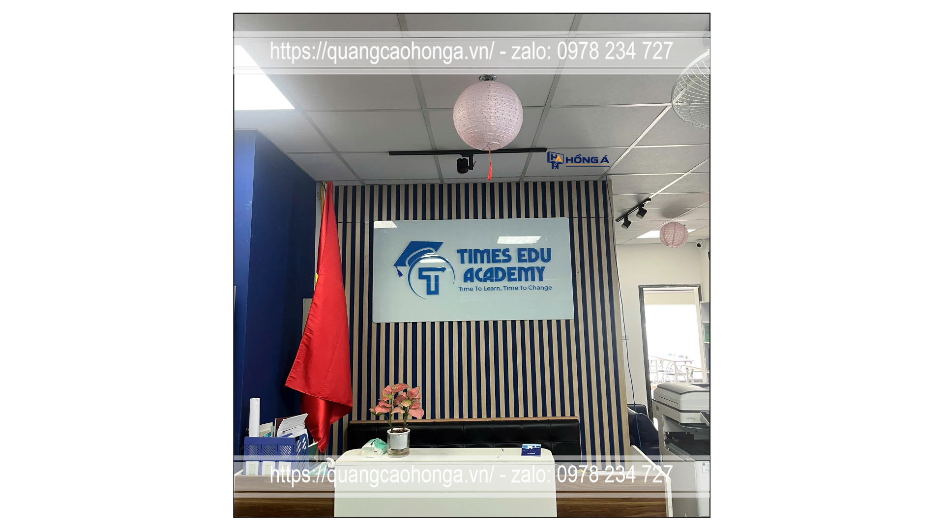 Biển công ty treo tường nền kính 6mm họa tiết nổi 1cm - Ảnh 2
