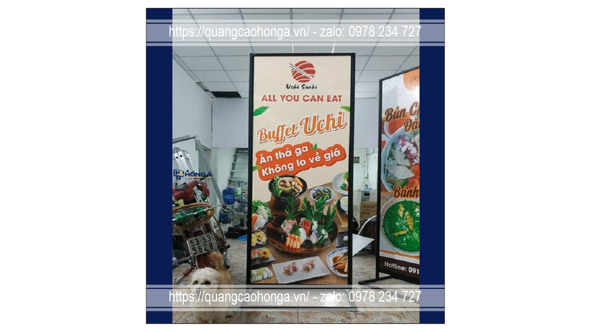 Standee chân sắt