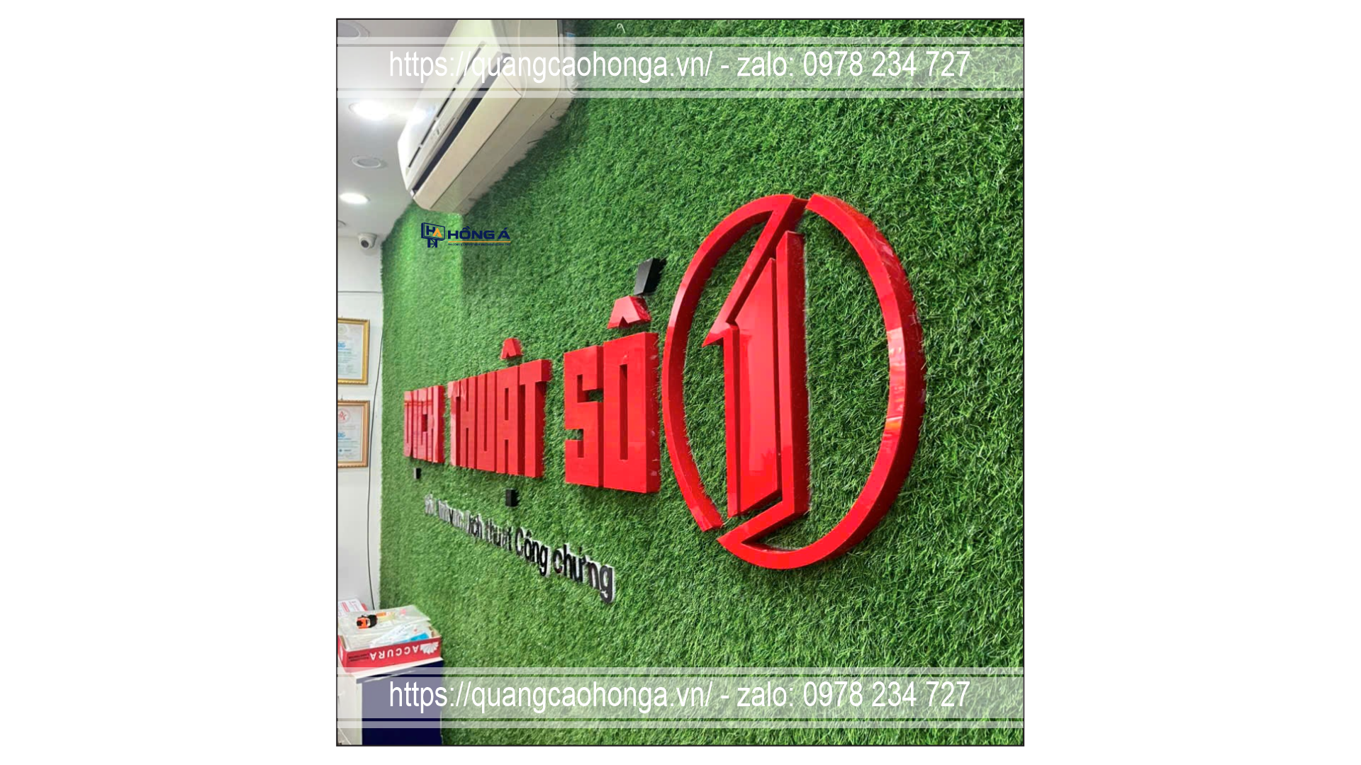 Logo mica gắn tường