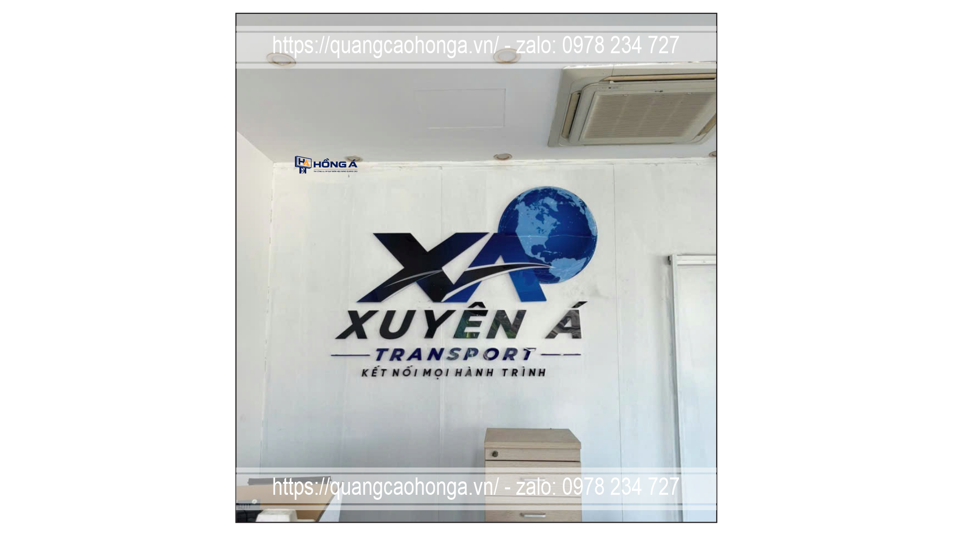 Logo mica gắn tường