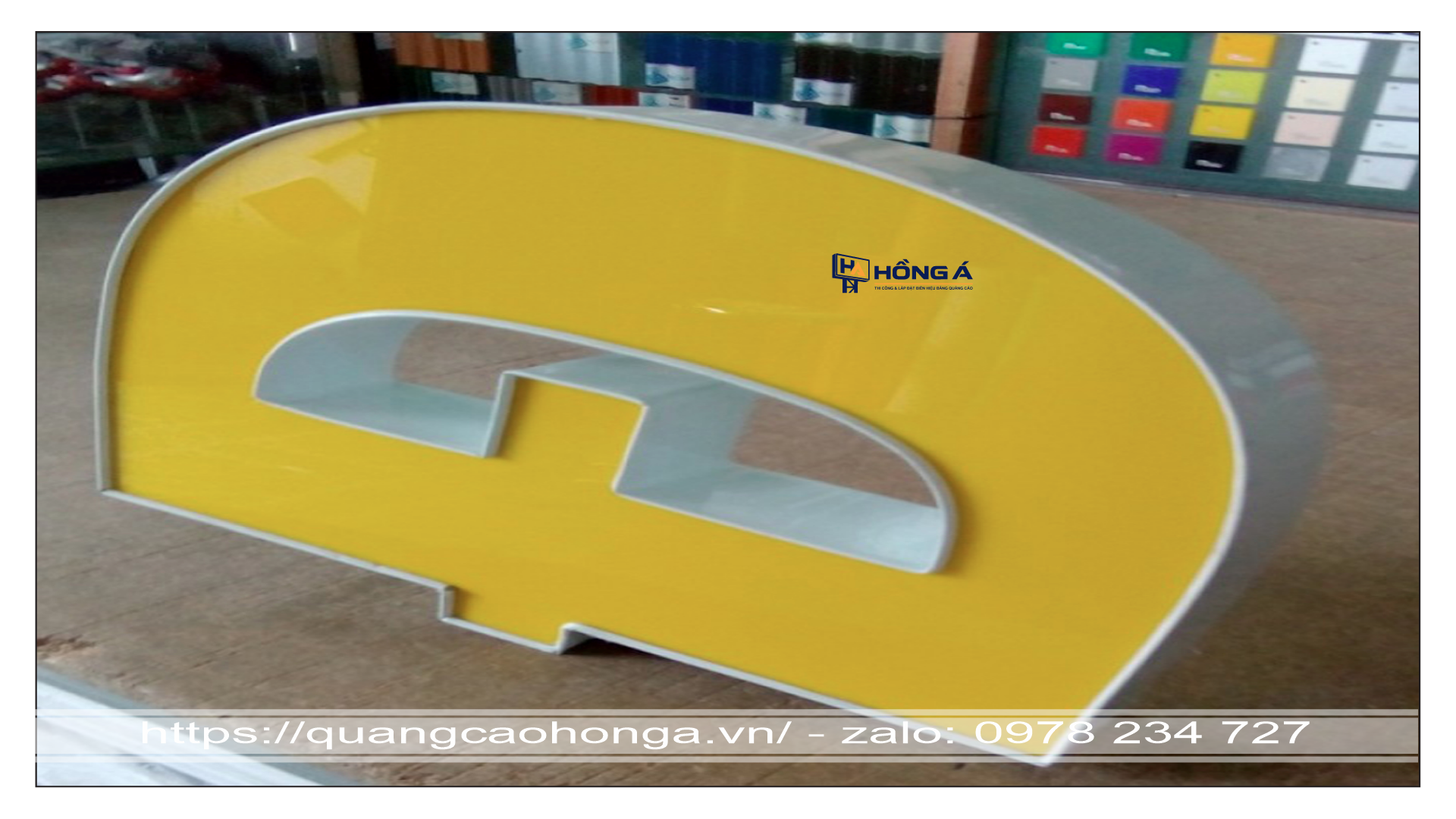 Chữ chân nhôm có gờ trắng đục